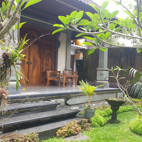Cucu House — home stay desa di Indonesia