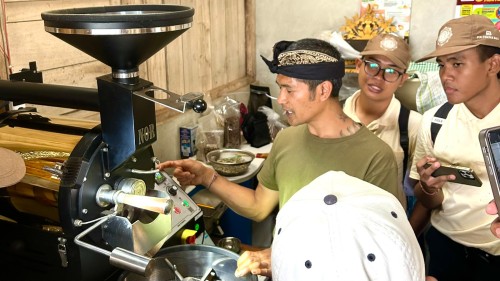Pengalaman Menjelajah Kopi Arabika — paket tur desa di Indonesia