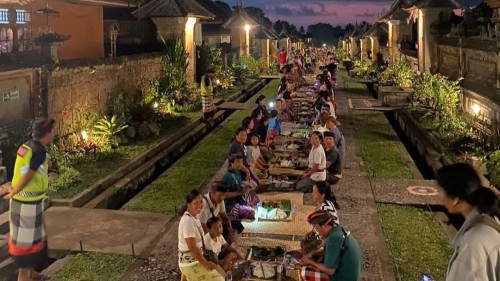 Makan Malam Autentik di Desa Penglipuran – Desa Terbersih di Dunia — paket tur desa di Indonesia